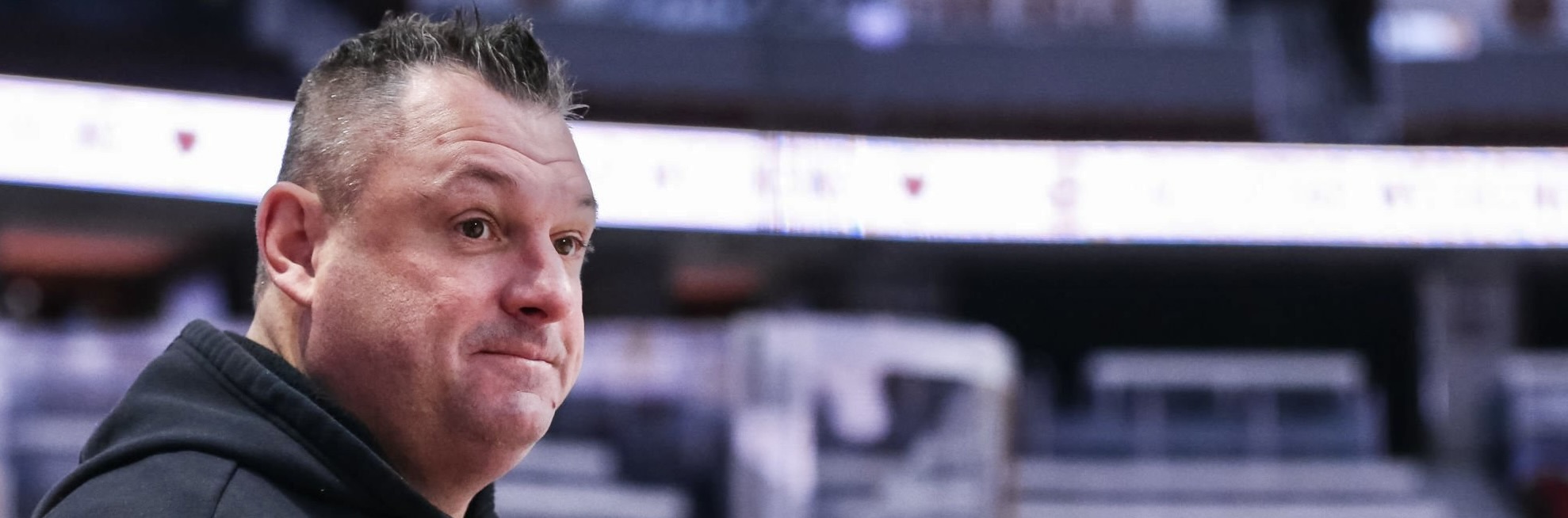 D.J. Smith behind the Senators' bench in Ottawa, 2023.