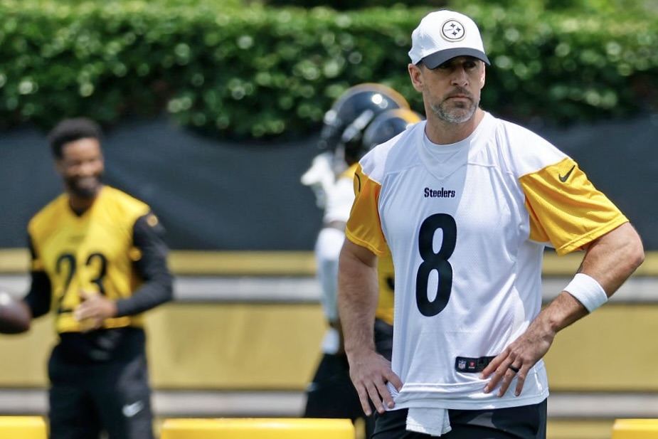 Aaron Rodgers awaits the next drill at minicamp Tuesday on the South Side.
