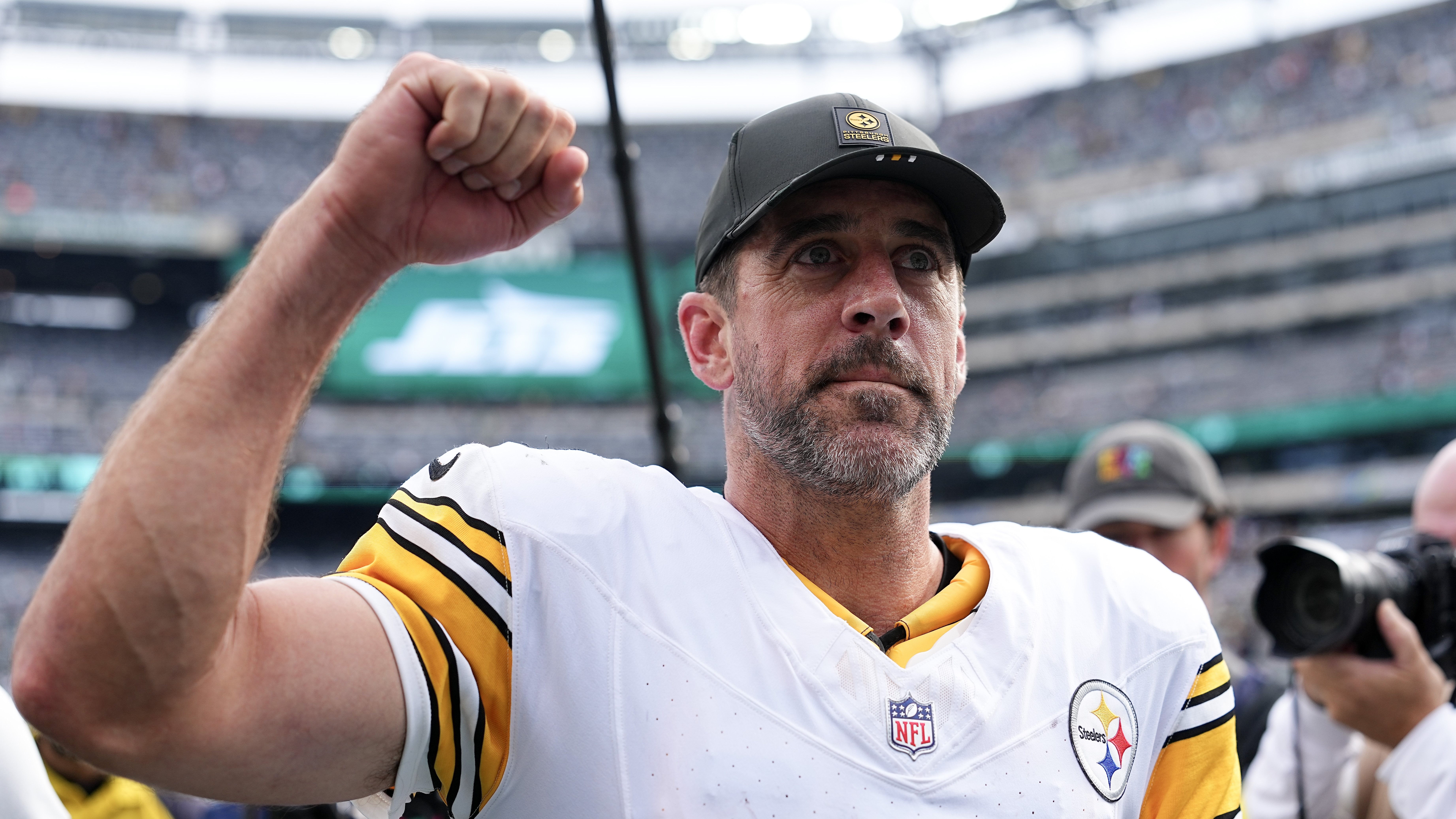 Aaron Rodgers acknowledges the Steelers' fans on his way off the field at MetLife Stadium.
