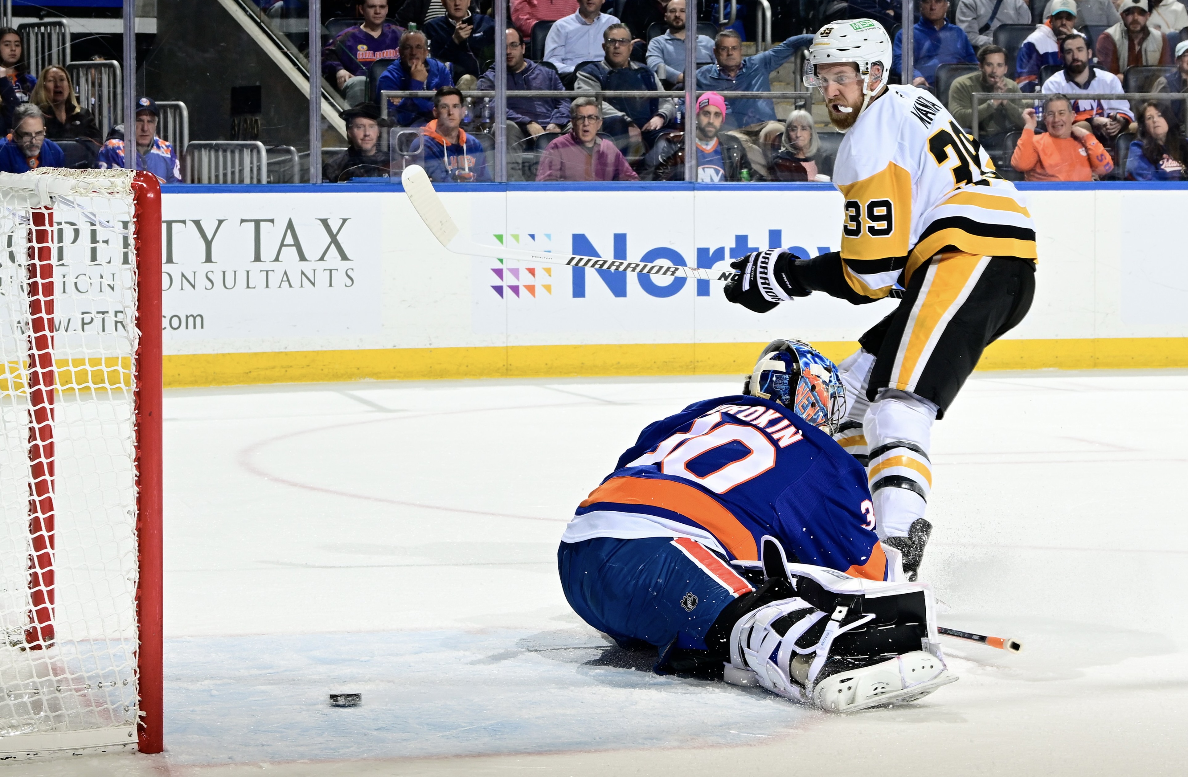 Anthony Mantha backhands a breakaway move through the Islanders' Ilya Sorokin in the second period.