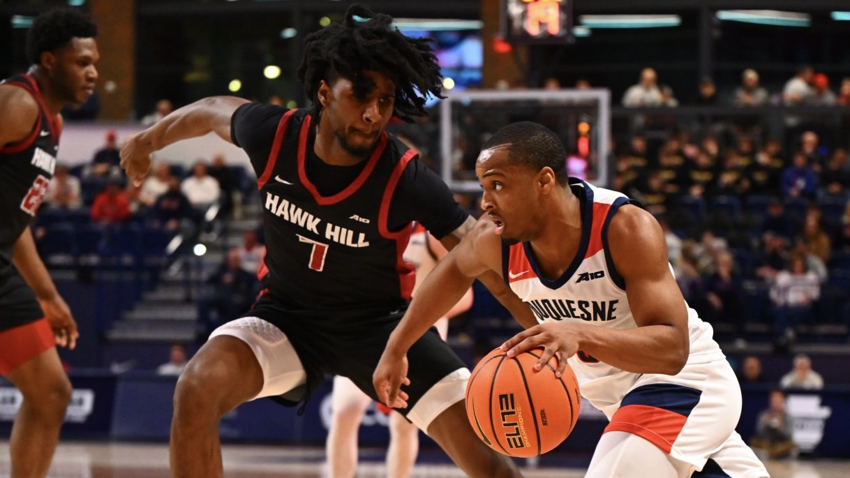 Kareem Rozier drives to the basket during Wednesday's game at the UPMC Cooper Fieldhouse.