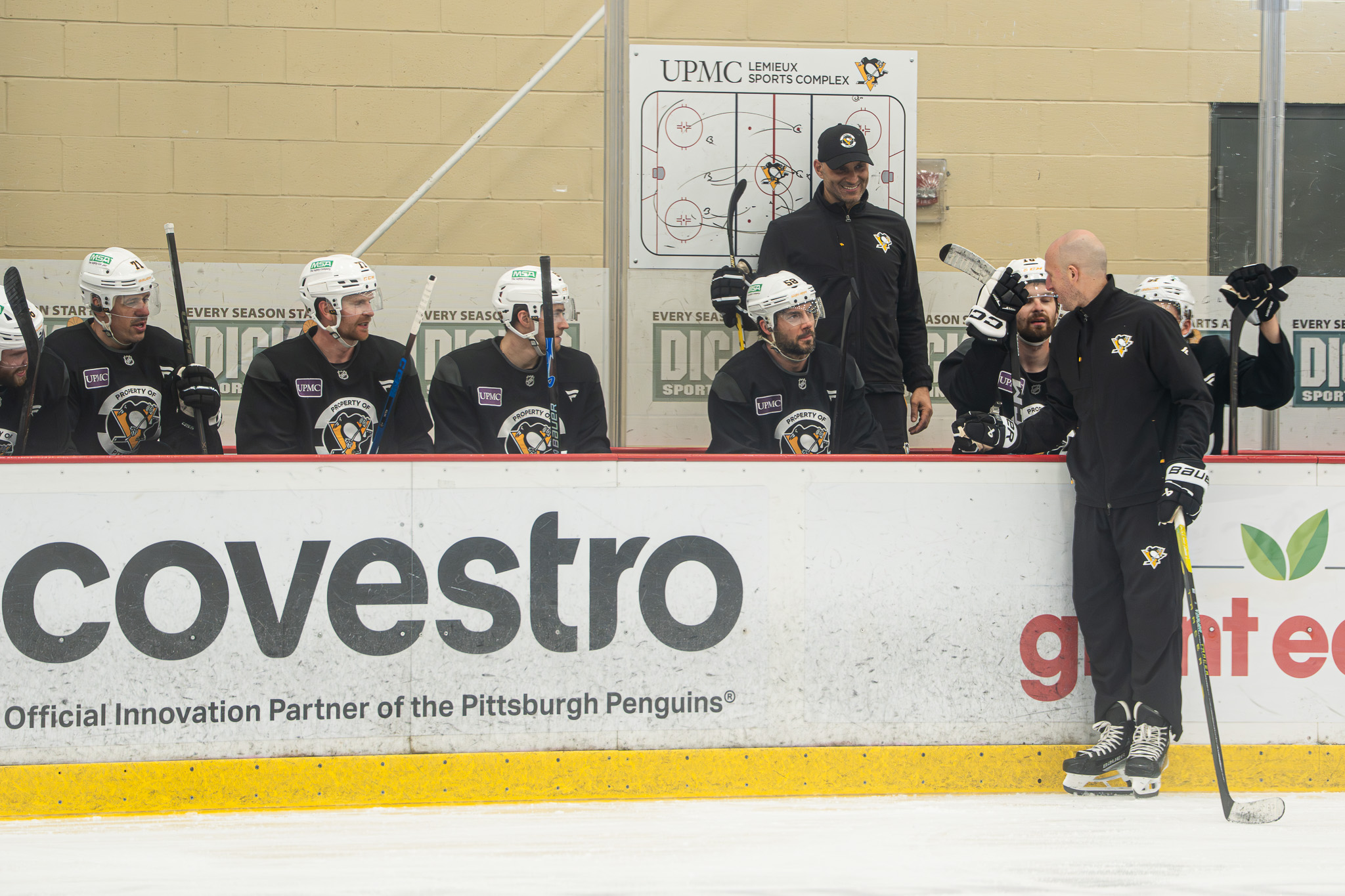 Dan Muse speaks to players on the bench.