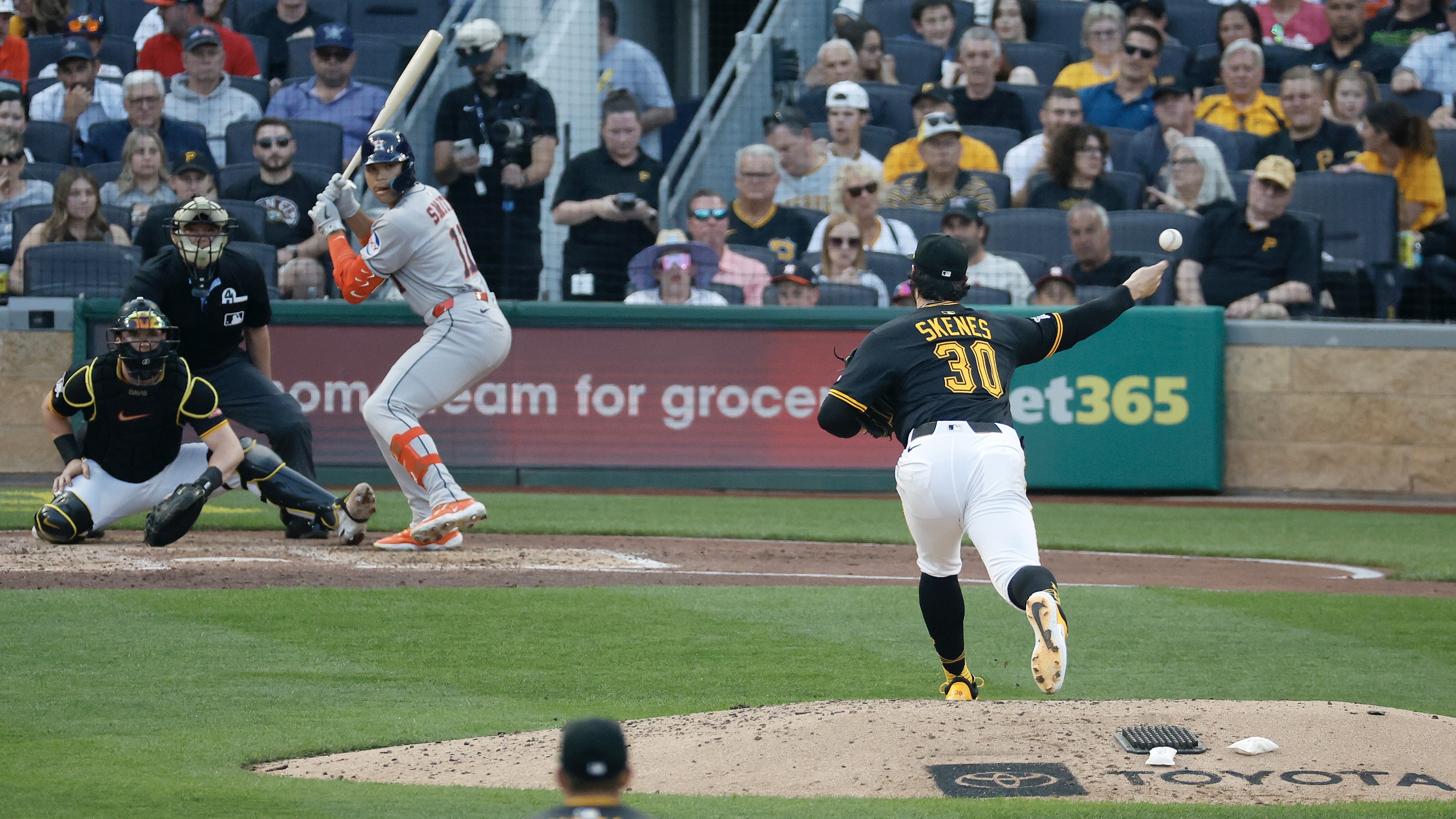Paul Skenes delivers a pitch to Cam Smith during Tuesday night's game at PNC Park.