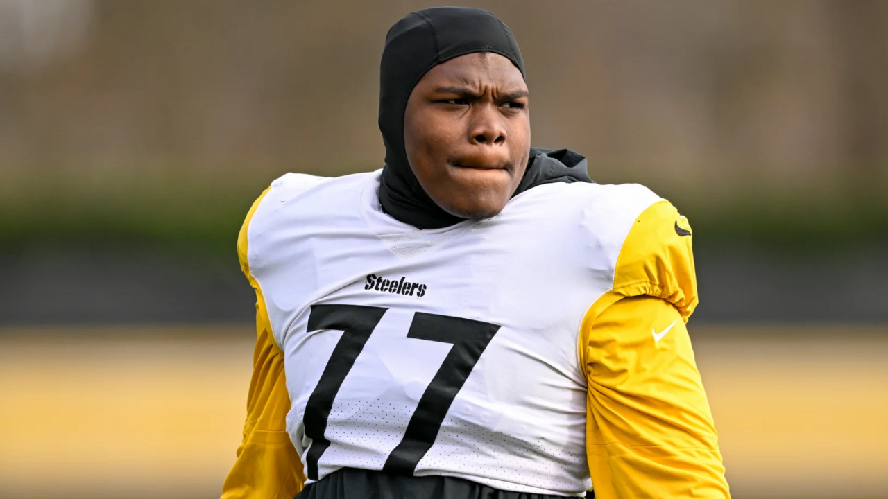Broderick Jones during Wednesday's practice at the UPMC Rooney Sports Complex.