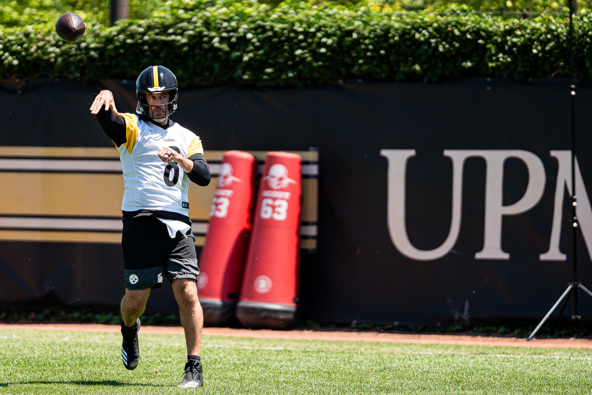 Aaron Rodgers throws a pass during an individual drill Wednesday afternoon on the South Side. 