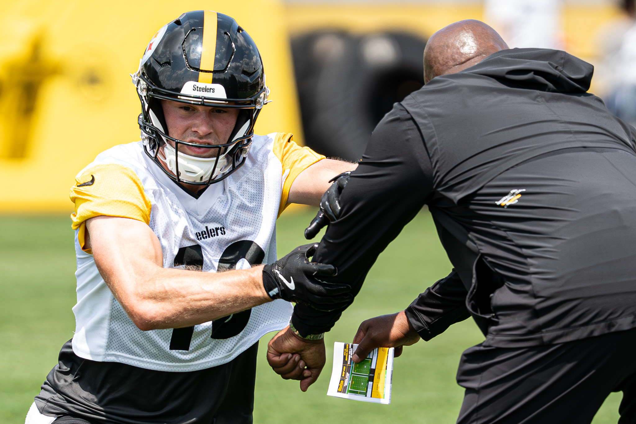 Kaden Wetjen works off the line of scrimmage during a drill Thursday at the UPMC Rooney Sports Complex. 