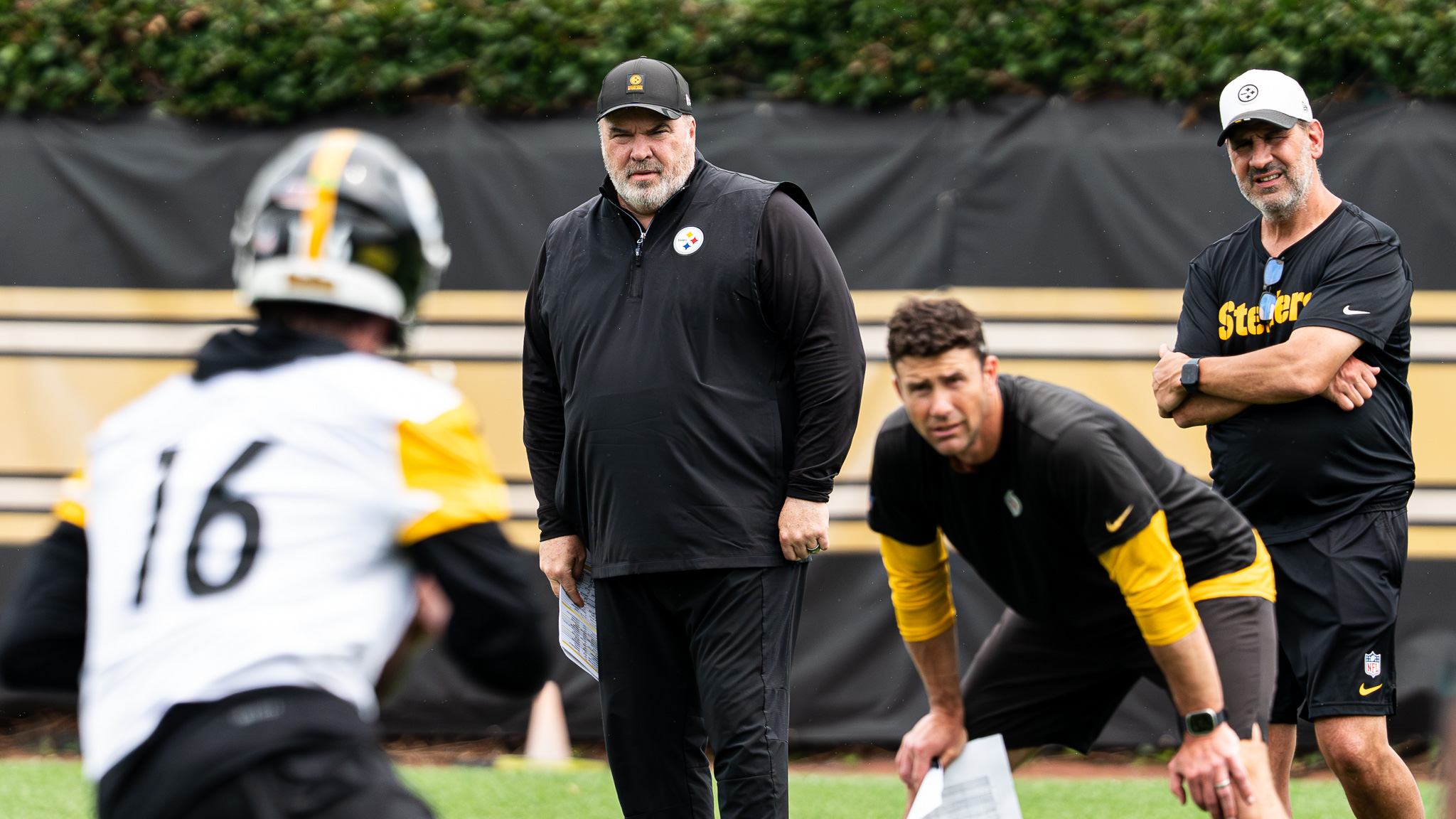 Mike McCarthy, Tom Arth and Brian Angelichio watch Drew Allar take a rep Tuesday on the South Side. 