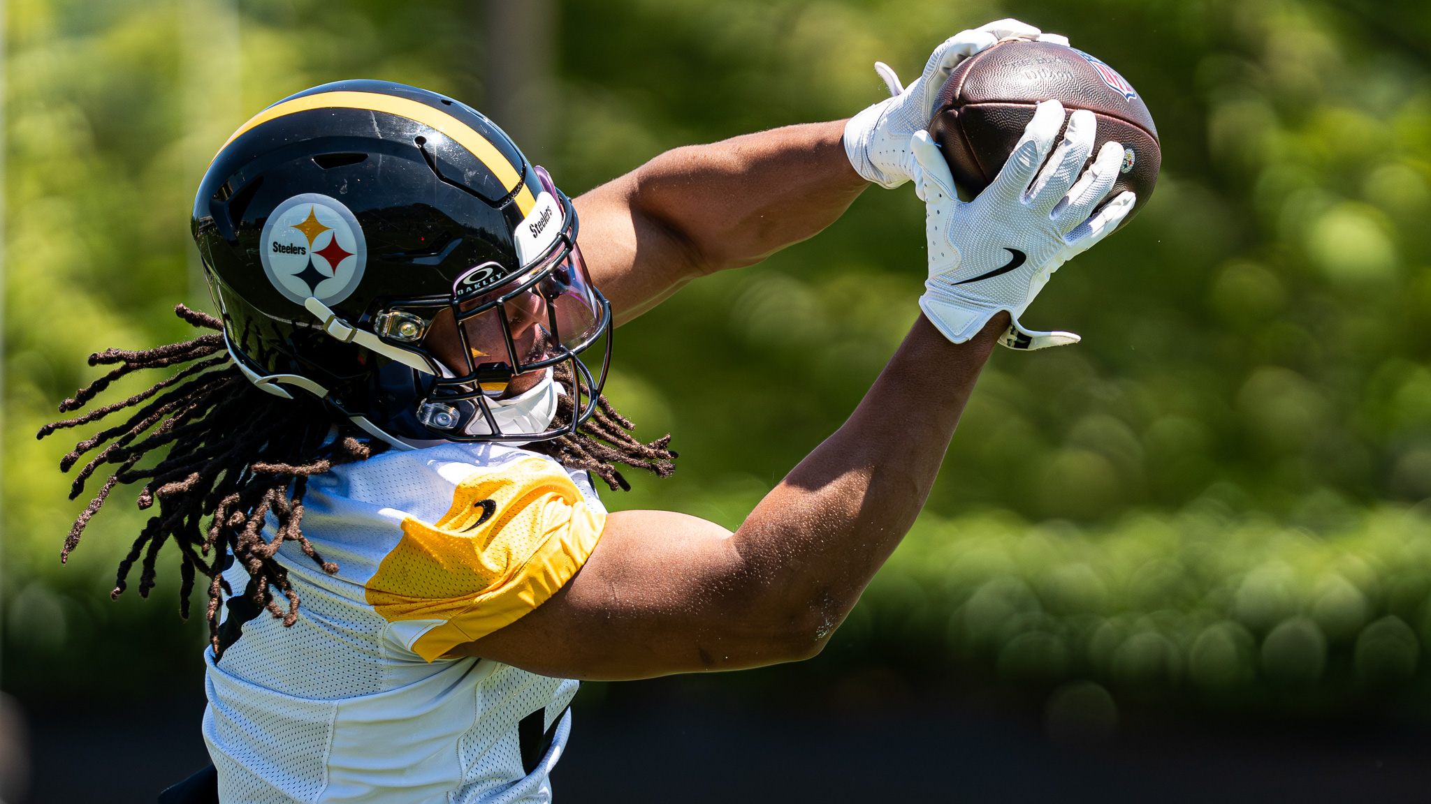 Riley Nowakowski catches a pass during practice at the UPMC Rooney Sports Complex.