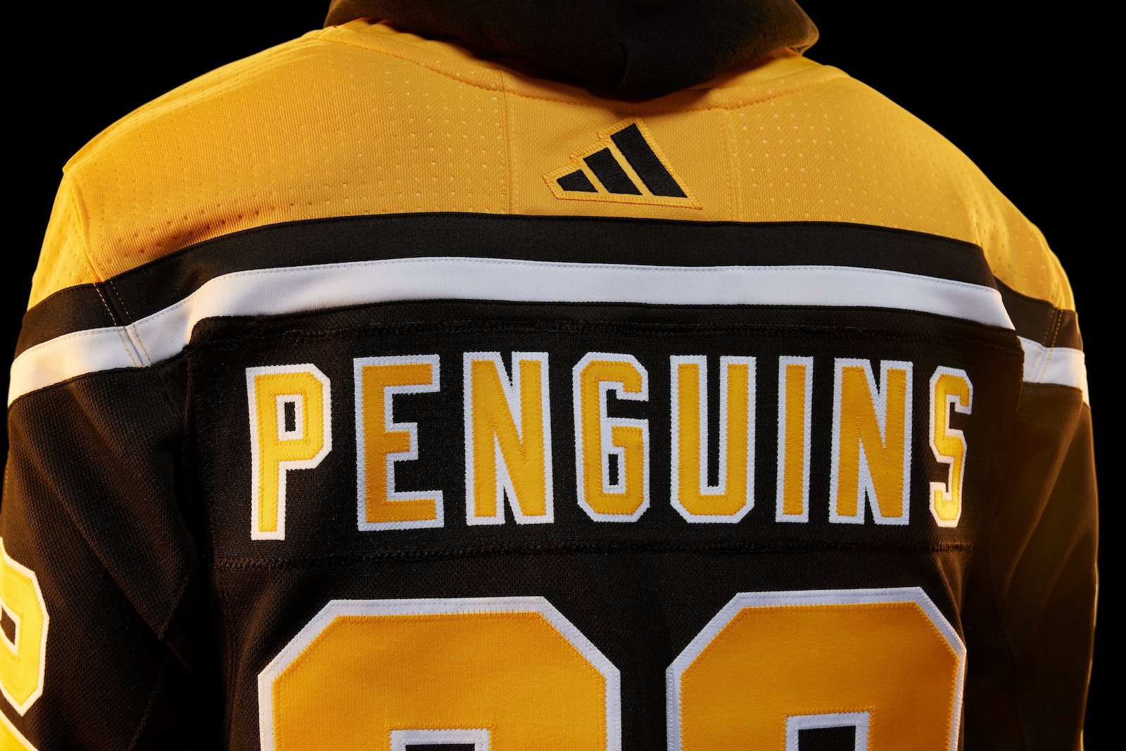 Robo-Penguin returns as Penguins' 'Reverse Retro' jersey