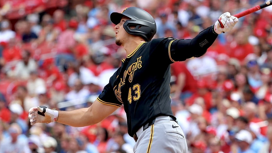 Flores' homer let Pirates 'exhale' in win
