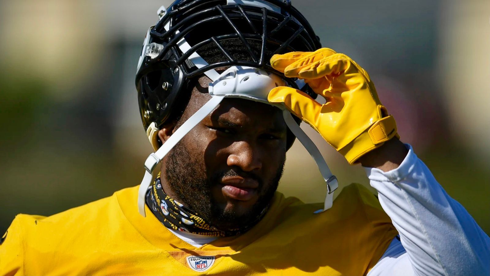 Stephon Tuitt, current owner of Steelers No. 91, honors Kevin