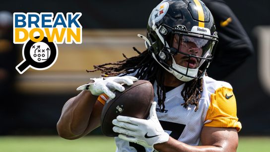 Breakdown: Making the NFL's oldest team seem ... not as old taken Pittsburgh (Weekly features). Photo by GREG MACAFEE / DKPS