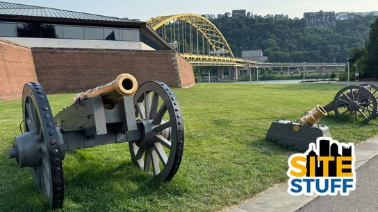 Site Stuff: A no-huddle Military Drive! taken Downtown (SITE STUFF). Photo by DEJAN KOVACEVIC / DKPS