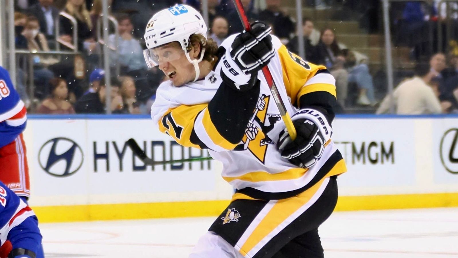 Penguins sign defenseman Marcus Pettersson to contract extension