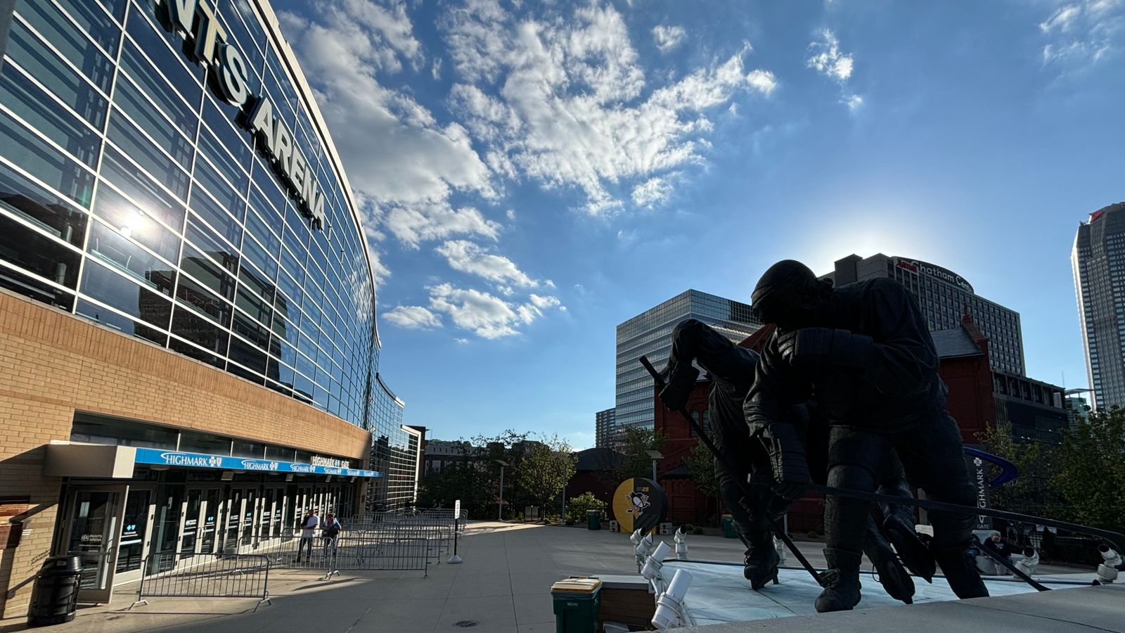 Penguins vs. Stars, 7:08 p.m. taken Uptown (Feed Article). Photo by TAYLOR HAASE / DKPS