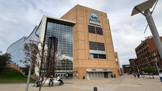 Penguins vs. Red Wings, 7:08 p.m. taken Uptown (Live coverage)