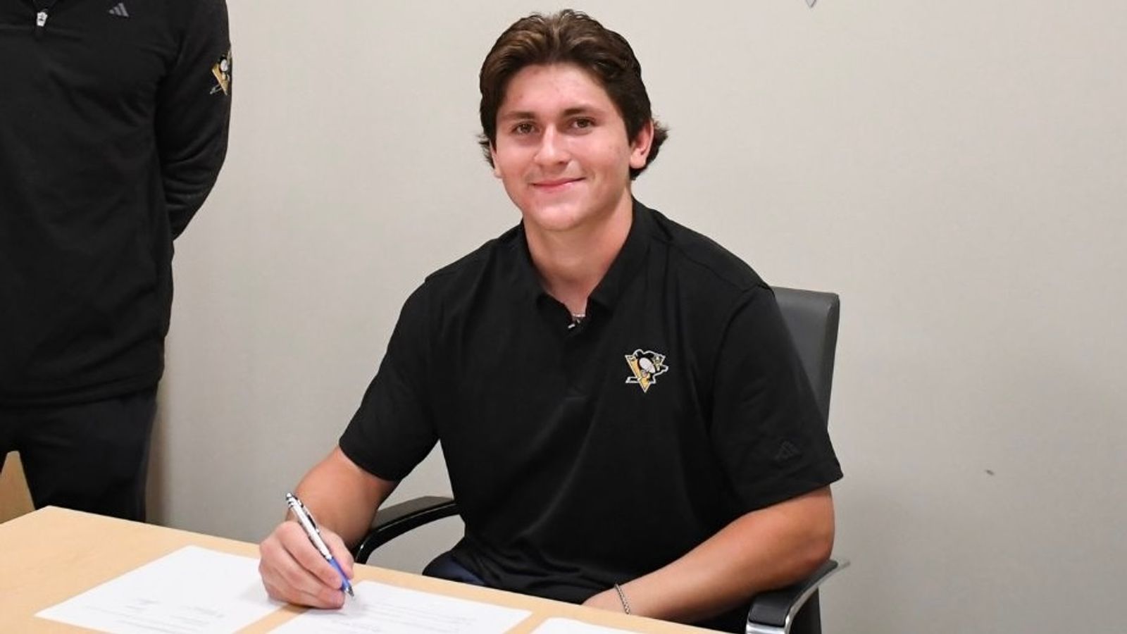 Penguins' secondround pick Tanner Howe signs entrylevel deal