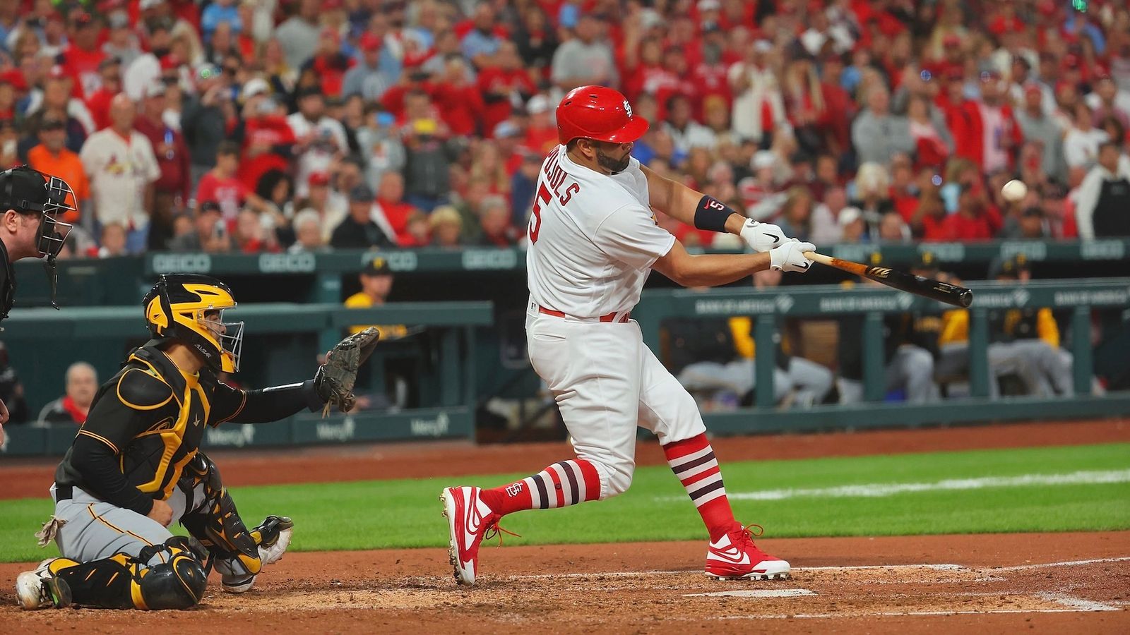 A look back at Albert Pujols' first and last home runs at Busch