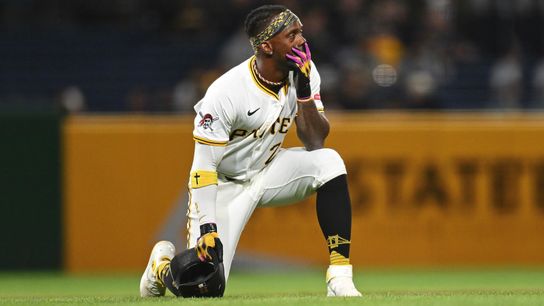 By José Negron: Fan plunges from Clemente Wall onto warning track at North Shore