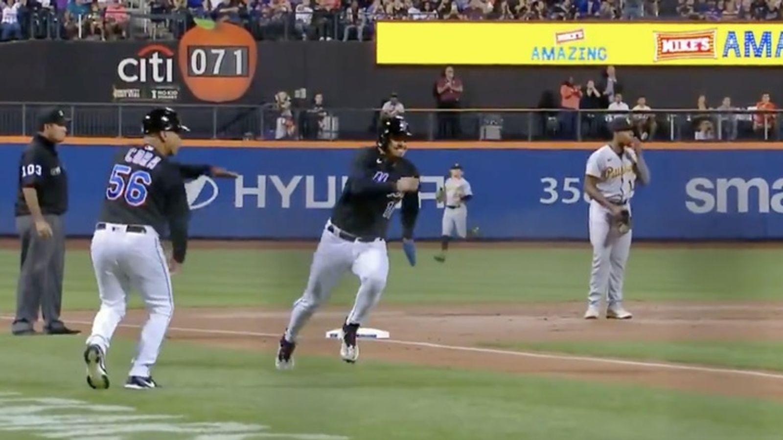 Video: Ke'Bryan Hayes seen eating sunflower seeds during Mets' run-scoring  play