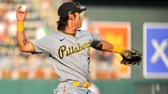 Ji Hwan Bae throws onto first base Saturday against the Twins.