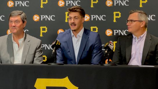 Griffin signs nine-year, $140M extension taken in Pittsburgh. Photo by CHRIS HALICKE / DKPS