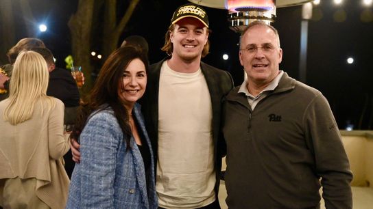 Pickett continues to forge Pitt football history taken on the South Side (Pitt)