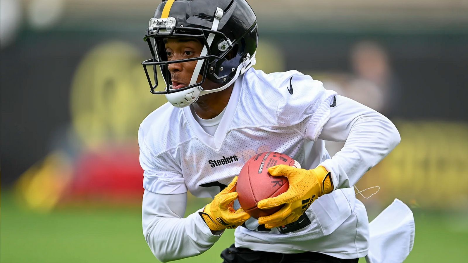 Steelers place Calvin Austin & Damontae Kazee on IR, bring back Marcus  Allen & Trent Scott