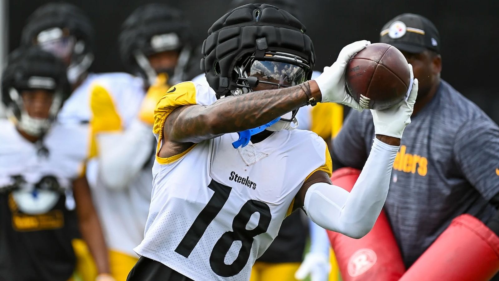 Steelers WR Diontae Johnson is out. Two players at opposite ends of their  careers will fill in