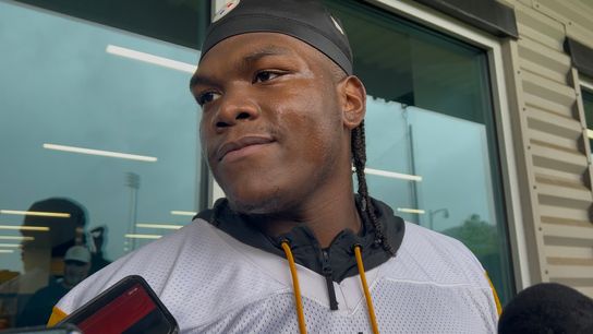 Jones embracing switch back to left tackle taken on the South Side. Photo by CHRIS HALICKE / DKPS
