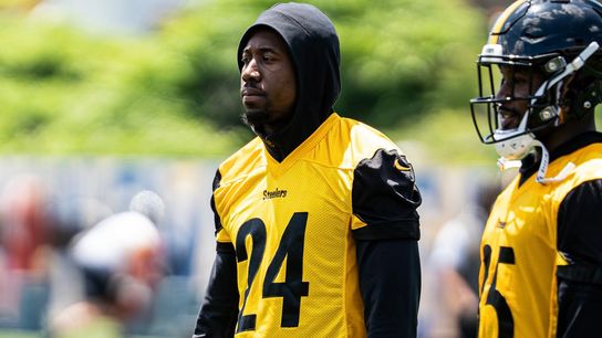 Porter's contract all the buzz at practice taken in Pittsburgh (Top story). Photo by GREG MACAFEE / DKPS