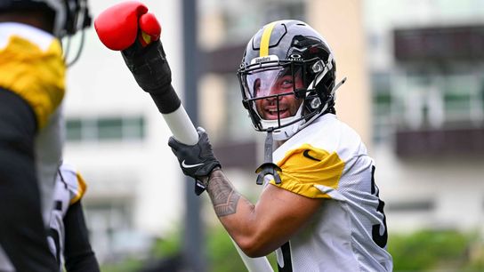 Running game starting to mesh at OTAs taken South Side. Photo by ALYSA RUBIN / STEELERS