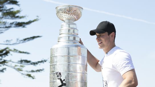 Crosby's touching gesture for Korean War vet taken at PPG Paints Arena (Courtesy of Point Park University)