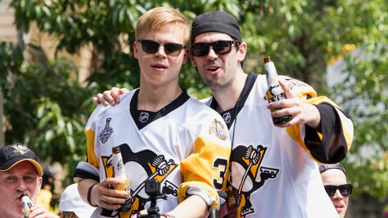Champions celebrate with 650,000 faithful as Pittsburgh hosts yet another parade taken in Downtown (Penguins)