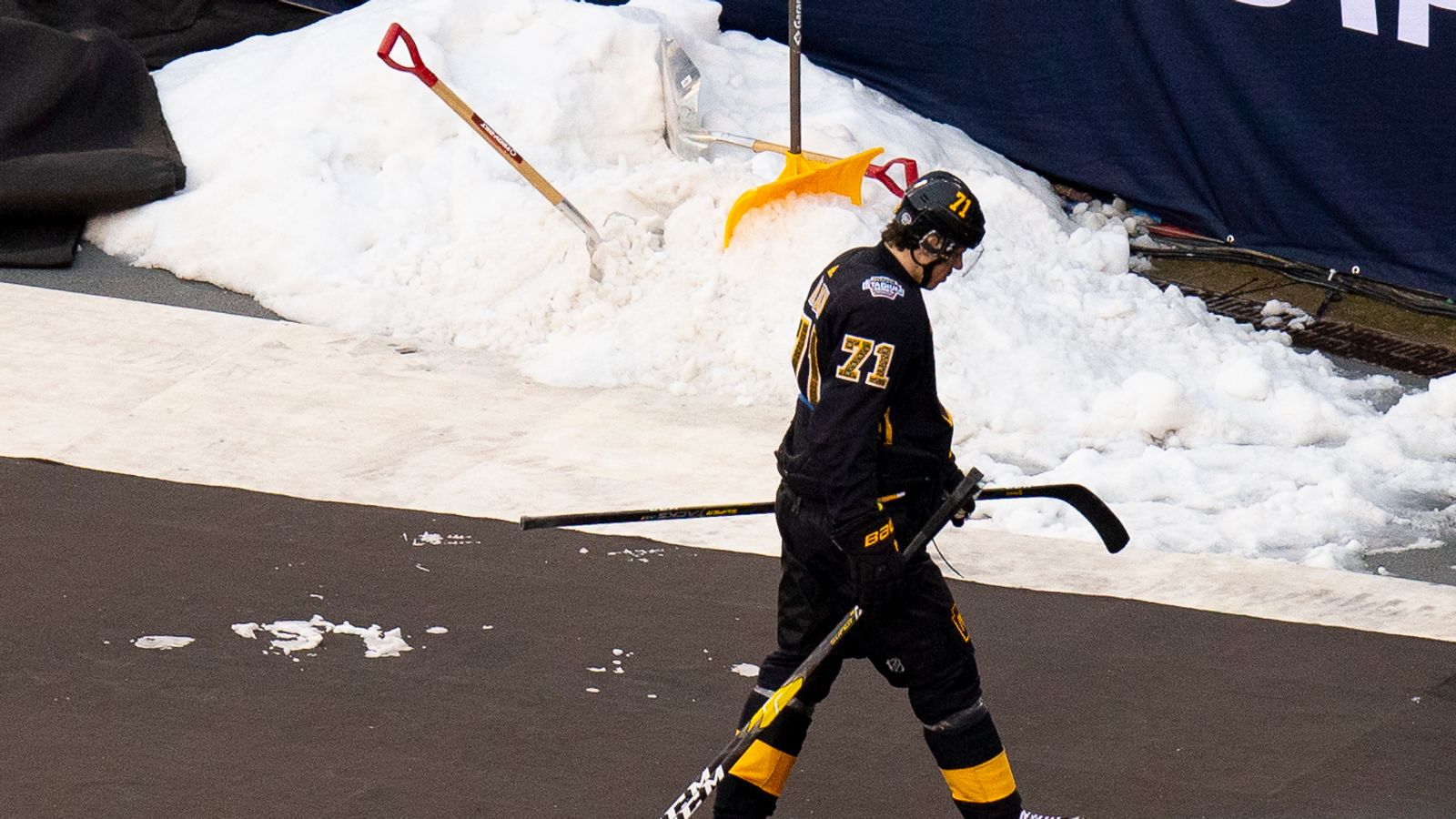 Flyers, Penguins will each host outdoor game