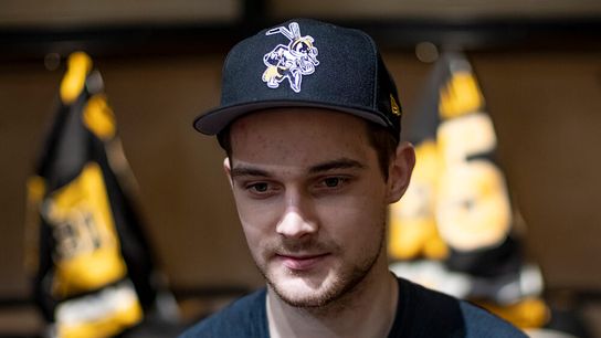 Penguins players donate pizzas to community centers taken on the North Shore (Penguins)