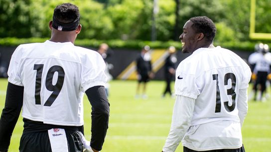 Fichtner: Plenty in place to replace Brown ☕ taken at Rooney Complex (Steelers)