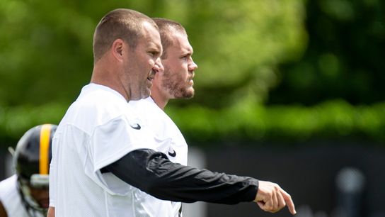 Roethlisberger checking off list at OTAs ☕ taken at Rooney Complex (Steelers)