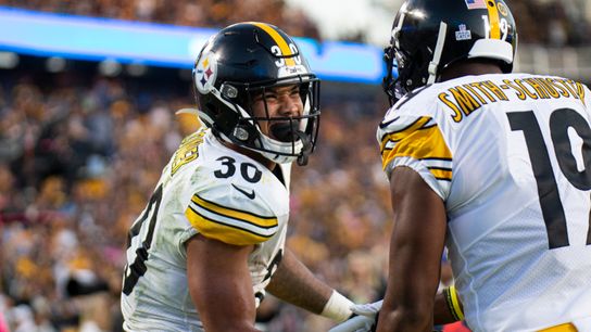 Establish run or pass? Heck, why not both? ☕ taken at Rooney Complex (Steelers)
