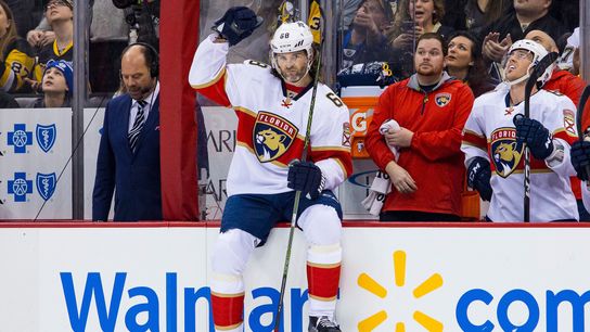 Crosby reflects on Jagr's 'amazing' NHL career taken in Cranberry Township, Pa. (Penguins)