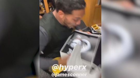 JuJu hypes Steelers locker room with surprise gift taken at Rooney Complex (Steelers)