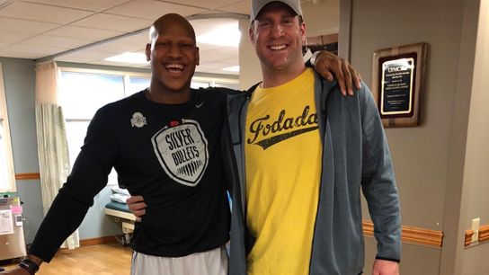 Shazier released from hospital, sends out photo of him standing with help taken at Bloomington, Minn. (Steelers)