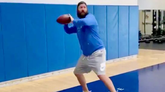 Steelers post video of Ben throwing football taken at Rooney Complex (Steelers)