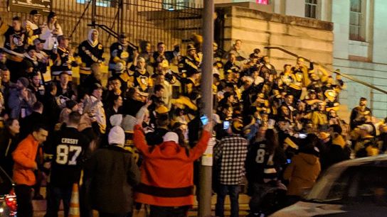 Penguins fans storm steps in D.C. taken at Highmark Stadium (Penguins)