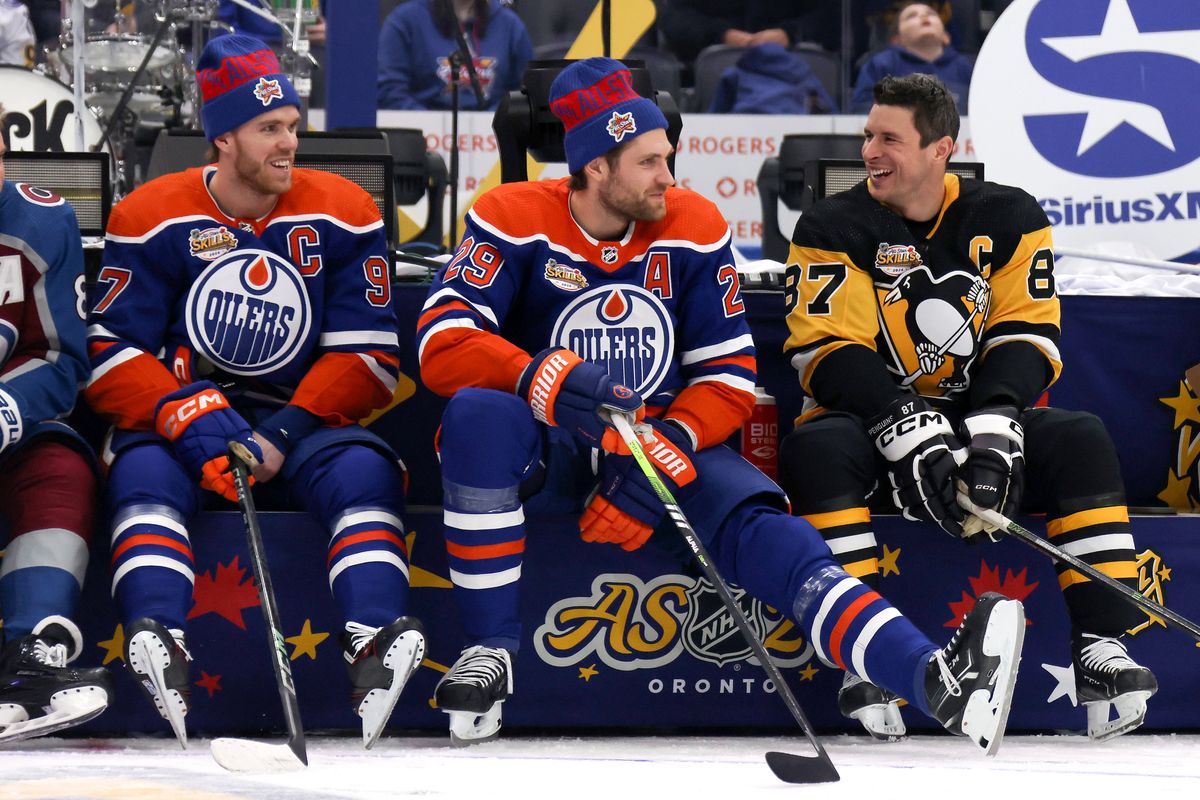 Sidney Crosby talks with Connor McDavid and Leon Draisaitl during Friday's skills competition. Sidney Crosby talks with Connor McDavid and Leon Draisaitl during Friday's skills competition.