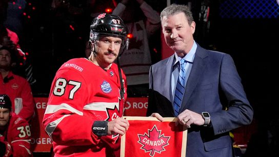 By Taylor Haase: Lemieux draws incredible ovation in 4 Nations opening ceremony at Montreal